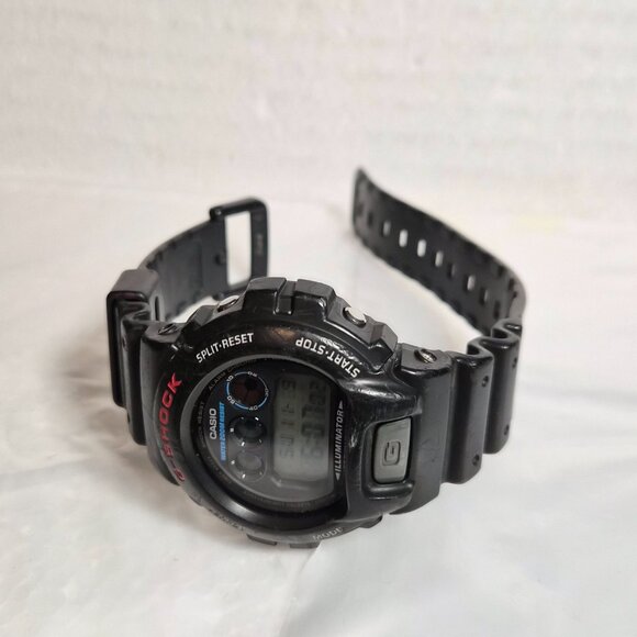 Casio G Shock Black and red - Picture 5 of 12